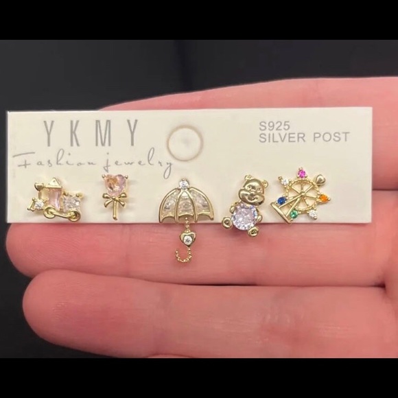 Gorgeous 5 pieces gold plated Swarovski elements earrings - Picture 9 of 10